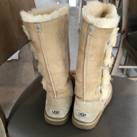 Ugg Boots. Bailey Button Triplet style. Size 6 - Picture 2 of 11